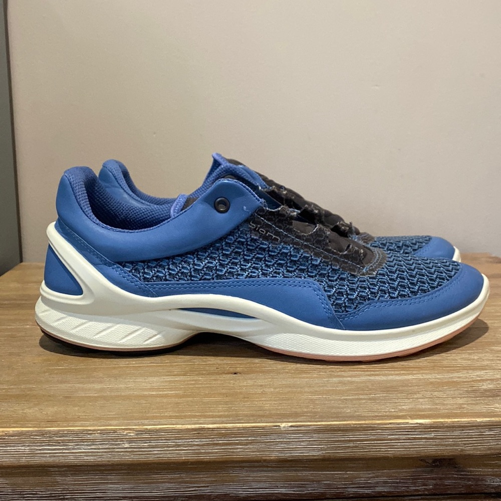 Women ECCO Biom Fjuel Sneakers
Ecco euro size 40.